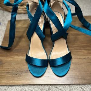 Teal size 7 lace up heals. Great condition || no pets || none smoking home